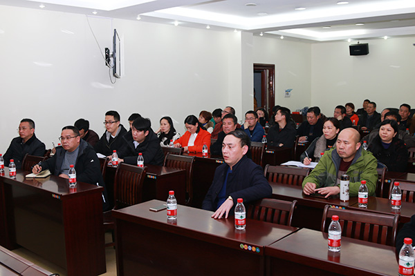 郴汽集團組織觀看《互聯(lián)網(wǎng)+傳統(tǒng)企業(yè) &mdash;&mdash;網(wǎng)絡(luò)轉(zhuǎn)型的戰(zhàn)略關(guān)鍵》專題視頻講座