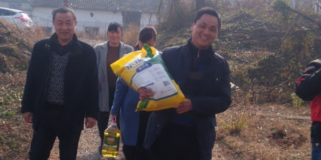 這個冬天不太冷，扶貧慰問情意濃