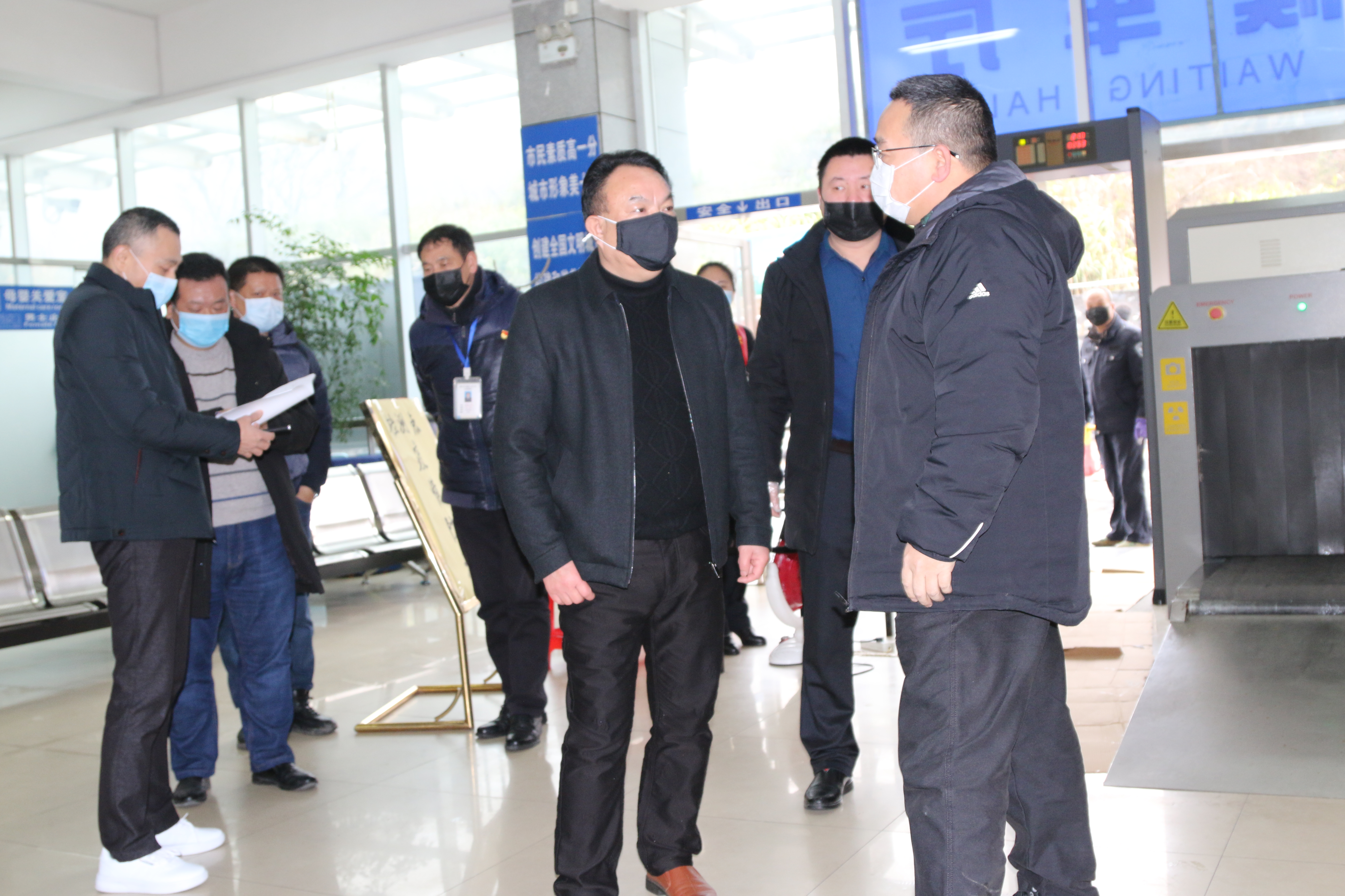 李和平一行到車(chē)站檢查指導(dǎo)疫情防控工作 李和平一行到車(chē)站檢查指導(dǎo)疫情防控工作